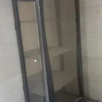 ویترین شیشه ای
