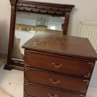 کشو‌ی لباش و یک اینه