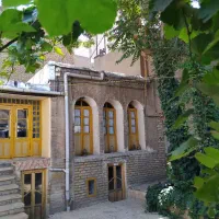 خانه بومگردی در همدان تهاتر با ملک تهران