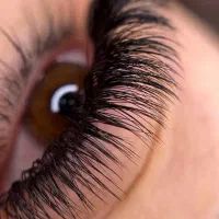 ارائه اکستنشن مژه و لیفت و لمینت مژه و ابرو