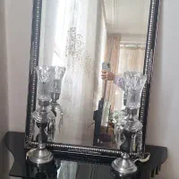 اینه و شمعدان به همراه میز