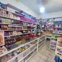 واگذاری مغازه آرایشی با اجناس  وویترین