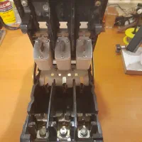 مقداری زیاد لوازم برقی فشار ضعیف وقوی