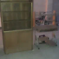 یک عدد کمد دکوراسیون و یک عدد میز کامپیوتر فروش