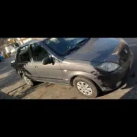 ماشین بی رنگ اما خط خش داره