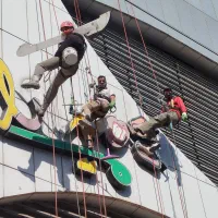 پیچ رولپلاک نما و نماشویی بدون داربست با طناب