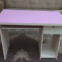 میز تحریر و کامپیوتر