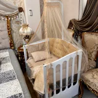 تخت کنار مادر|تخت و سرویس خواب|قم, شاه احمد قاسم|دیوار