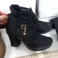 چند جفت کفش و کتونی