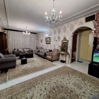 ۸۵ متری ۲ خواب ، با پارکینگ ، واقع در خیابان حافظ