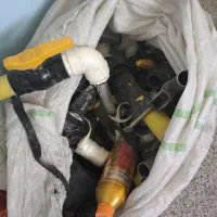 تعدادی لوله و شیر تک ضرب کشاورزی