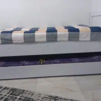 تخت خواب دو طبقه ریلی  چرخی و دو تشک با میز تحریر