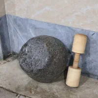 هاون سنگی بزرگ|کلکسیون اشیاء عتیقه|اصفهان, آفاران|دیوار