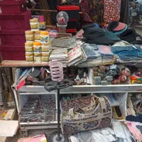 فروشنده خرازی و آرایشی