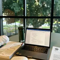 استخدام منشی غیرحضوری