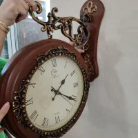 ساعت دیواری دو طرفه