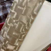 چند رول کاغذ دیواری طلایی مناسب محل کار مطب