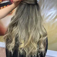 رنگ مو کاشت ناخن|خدمات آرایشگری و زیبایی|مشهد, زمرد|دیوار