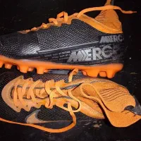 کفش فوتبال میخ دار