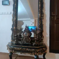 اینه و کنسول همراه شمعدانی و ساعت