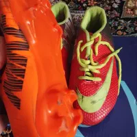 دو تا کفش ورزشی چمنی نو نو یکیش دو بار پوشیده شده|کیف، کفش، کمربند|اسلامشهر, شهرک محمدیه|دیوار