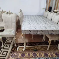 یک عدد میز ناهار خوری 8 نفره