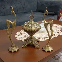 شکلات خوری و مجسمه برنز