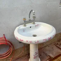 دو عدد روشویی سالم یکی بزرگ یکی کمجا