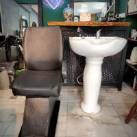 صندلی آرایشگاه و سرشور در حد نو