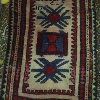 قالیچه دستبافت قدیمی طرح بختیاری