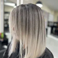 مدل میخام برای تکمیل آلبوم