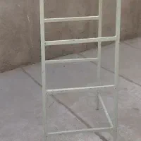 چهار پایه آهنی