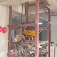 اجرای بالابر کارگاهی داخل فضای آسانسور ساختمان