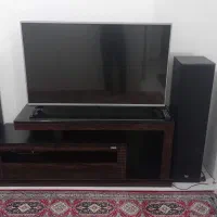 ال جی ۴۹ درحد نو با میز تلویزیون