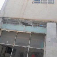 یک باب مغازه تجاری بهمراه یک اتاق بالای مغازه