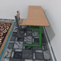 نیمکت و یه صندلی کوچک