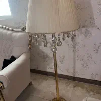 آباژور ایستاده