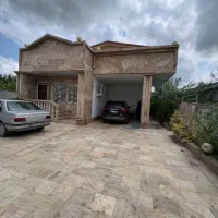 ویلا-نیم-پیلوت-حیاط-دار-تهرانی-نشین