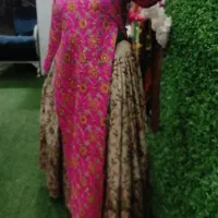 تعدادی لباس|لباس|دوگنبدان, |دیوار