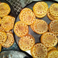 فروشنده ساده کلوچه پزی