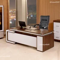 فروشنده در  دفتر فروش(مغازه)