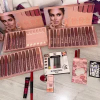 فروش ویژه رژ و لوازم آرایش (به دلیل جمع شدن مغازه)|آرایشی، بهداشتی، درمانی|تهران, قیطریه|دیوار