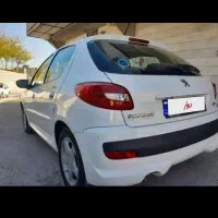 207 سقف شیشه‌ای