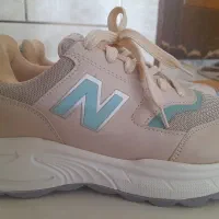 فروش یک جفت کفش اسپرت