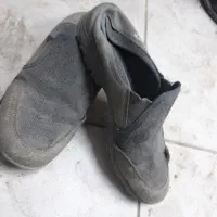 کفش دست دوم
