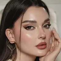 تخفیف ویژه میکاپ و شنیون