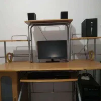 میز کامپیوتر تمیز و سالم در حد نو|میز تحریر و کامپیوتر|شهرضا, |دیوار