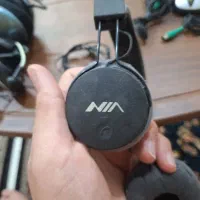 هدفون نیا جدید و دوتا هدفون قدیمی یا هدست