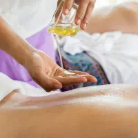 حجامت،فصد،اعمال یداوی(در منزل)|خدمات آرایشگری و زیبایی|مشهد, وحید|دیوار
