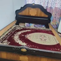 تخت وپشتی
